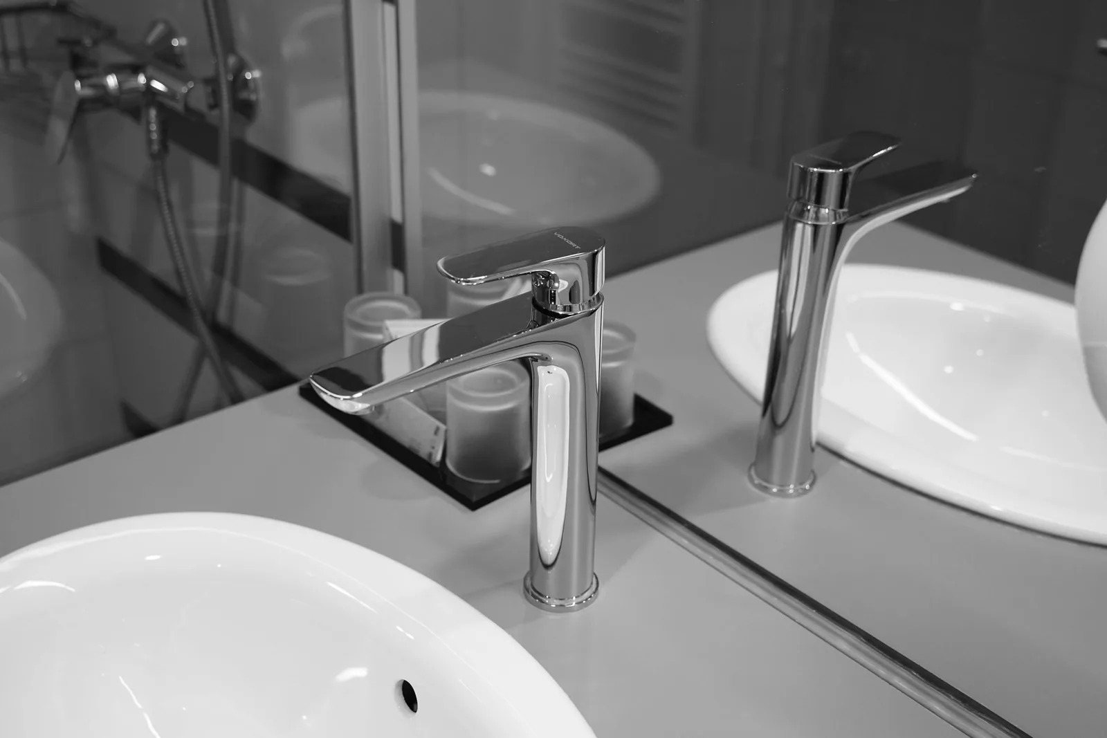 Waschbecken und Armaturen entkalken